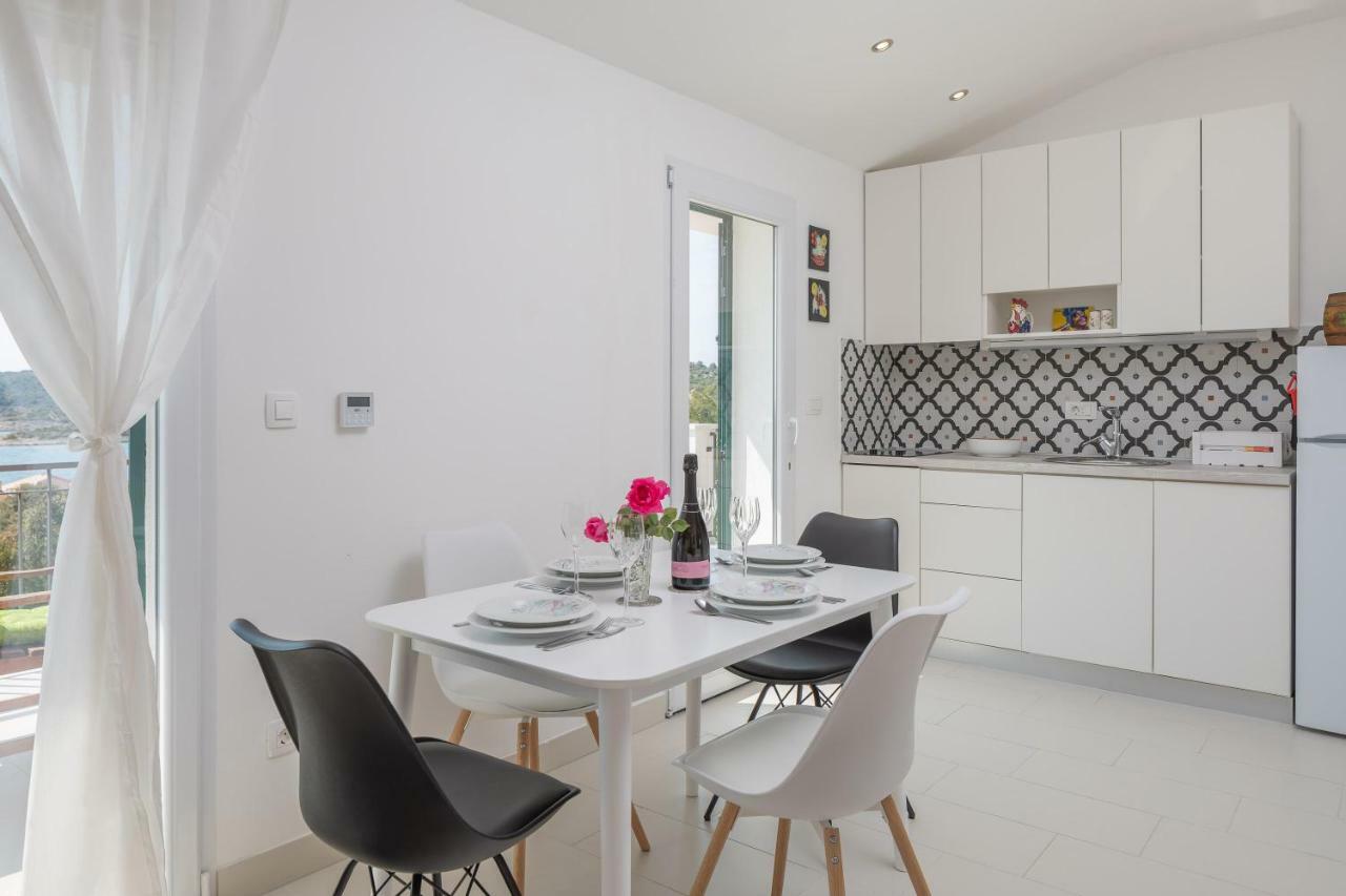 Villa Basic Sevid ภายนอก รูปภาพ