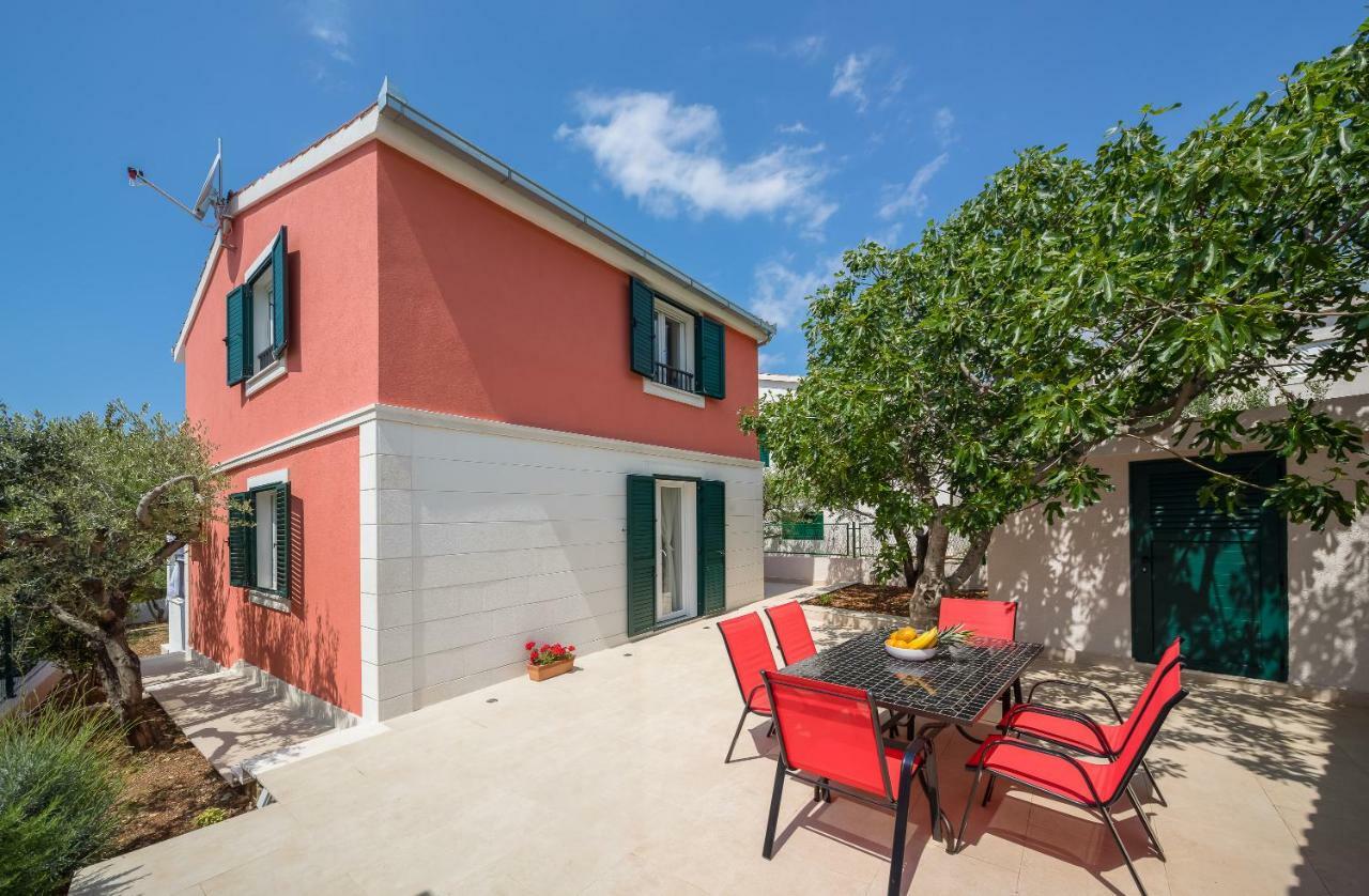 Villa Basic Sevid ภายนอก รูปภาพ