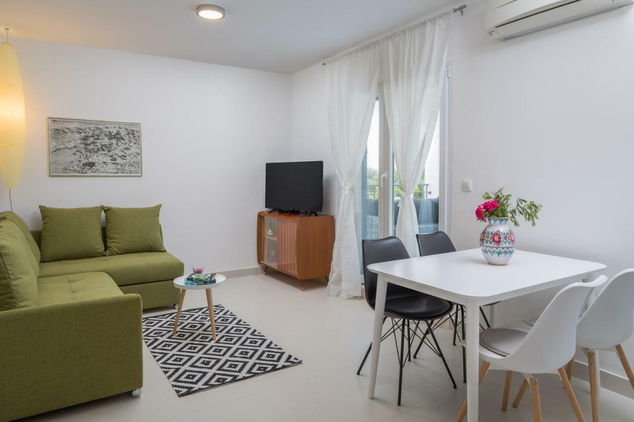 Villa Basic Sevid ภายนอก รูปภาพ