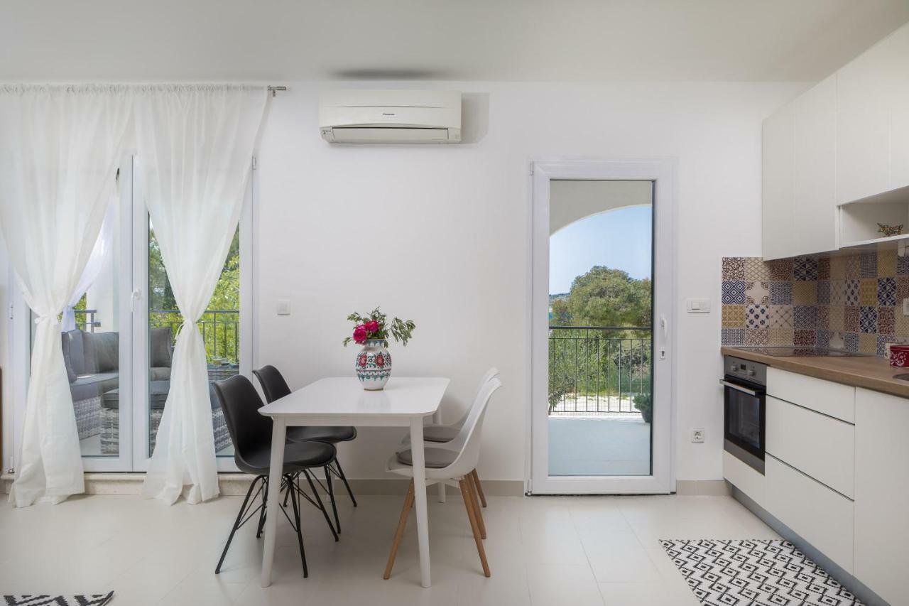 Villa Basic Sevid ภายนอก รูปภาพ